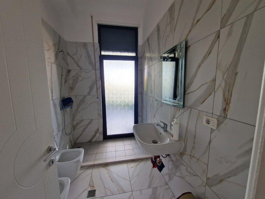 Ambient Biznesi me Qira në Ali Demi – Ideal për Zyrë, Klinikë, Studio!! 650 € /Muaj