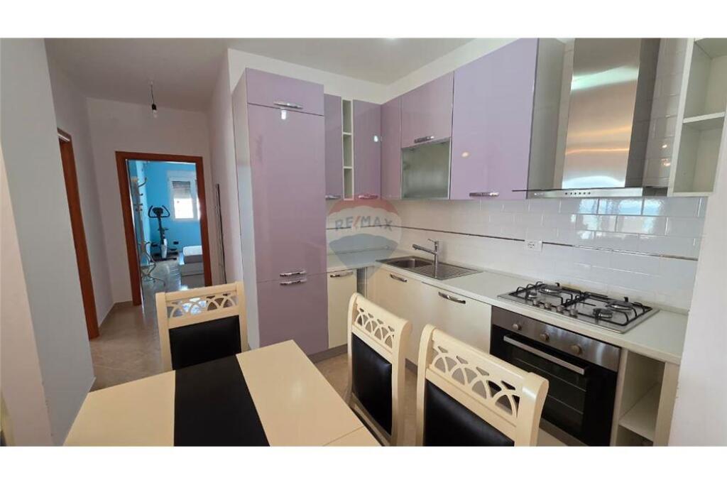 Apartament - Për Shitje - Rruga Reshat Osmani, Vlorë