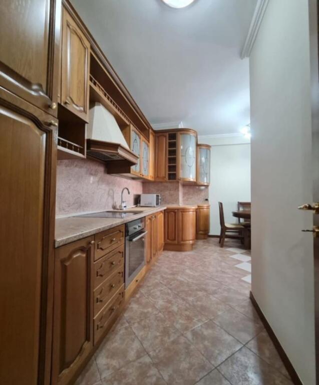 APARTAMENT NË SHITJE 3+1+2+BALLKON+DEPO - QENDRA E TIRANËS