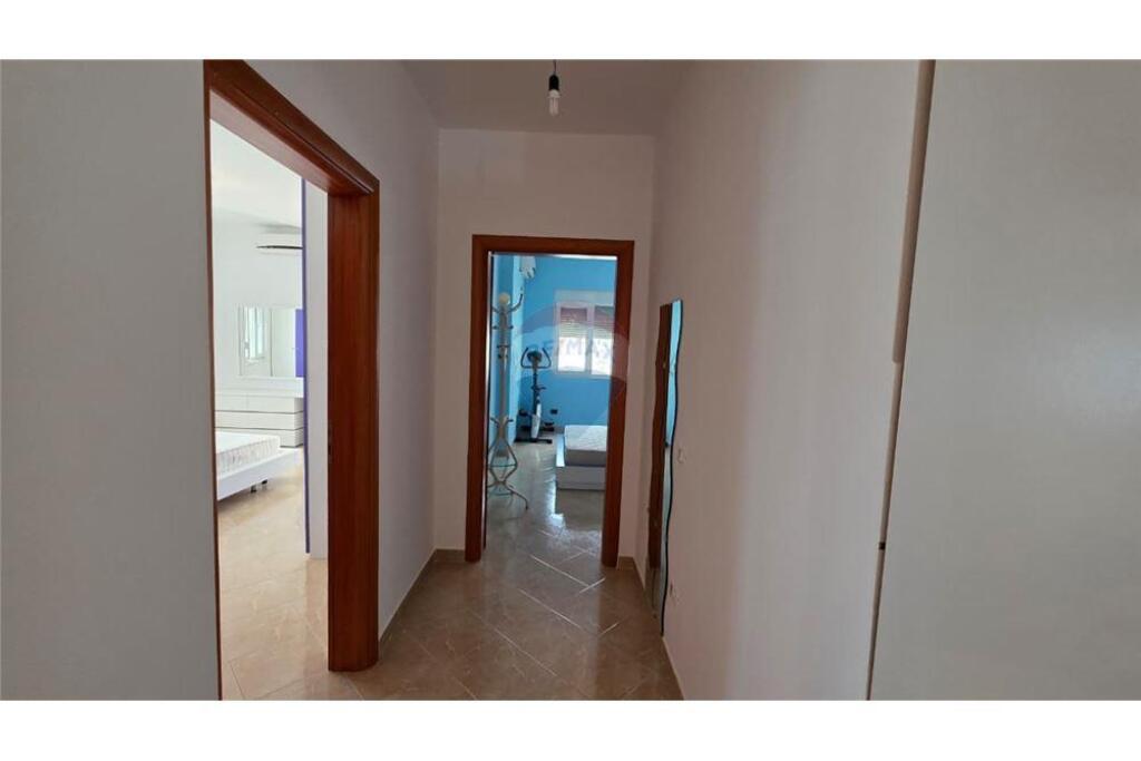 Apartament - Për Shitje - Rruga Reshat Osmani, Vlorë