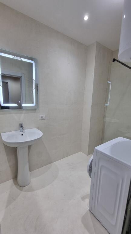 Jepet Me Qera Apartament 1+1+1 Ballkon