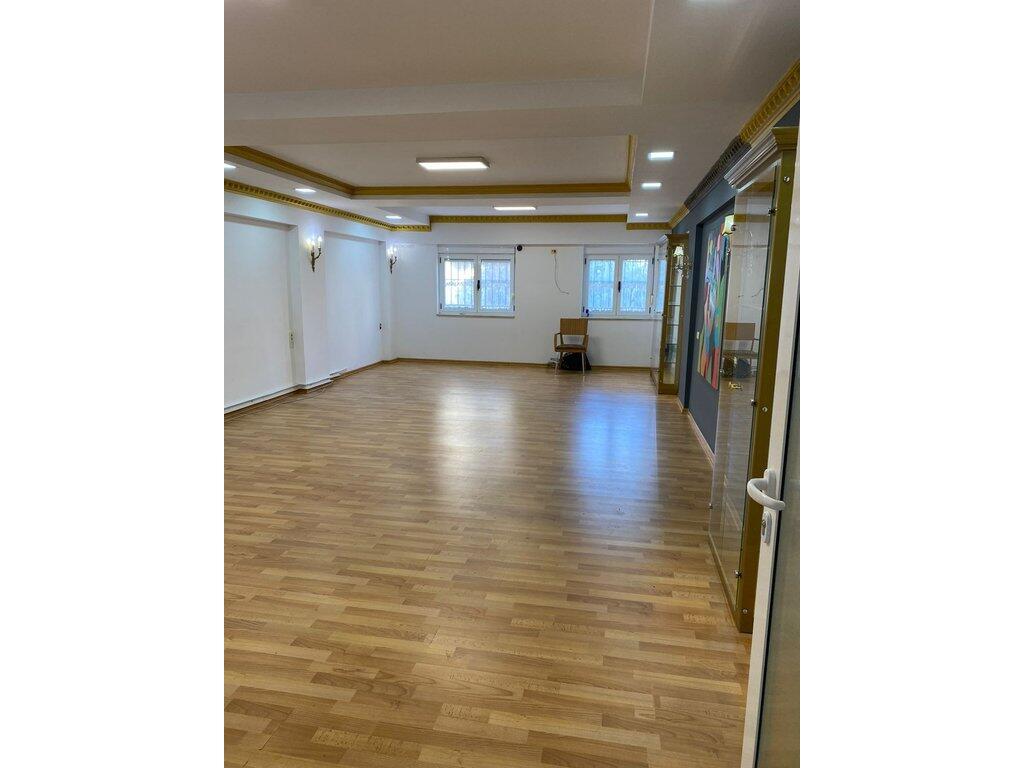 Rent, Business Premises+ Parking Spot, Tirana Center