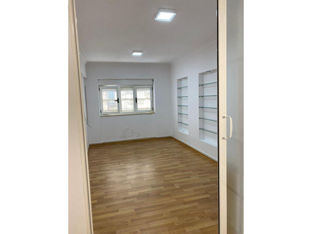 Rent, Business Premises+ Parking Spot, Tirana Center