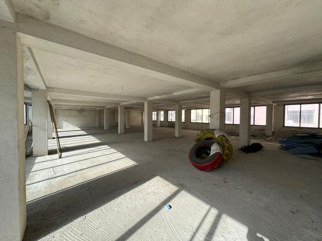 Jepet ambient open space me qera tek Rr. Infran Tomini perball Deliorgjit