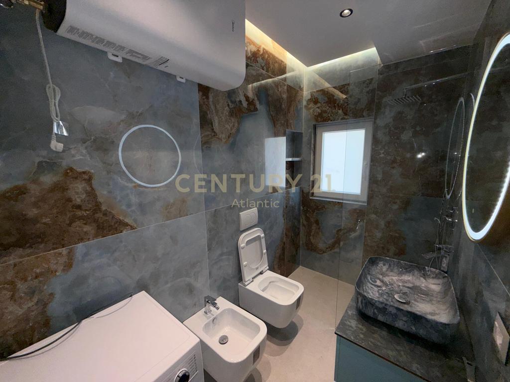 Apartament 2+1 Me Qira në Plazh, Stacioni i pare -Durrës!