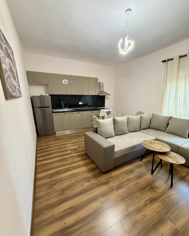 Jepet me qera apartament 1+1 ne qender te Tiranes