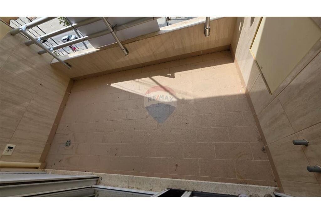Apartament - Për Shitje - Rruga Reshat Osmani, Vlorë
