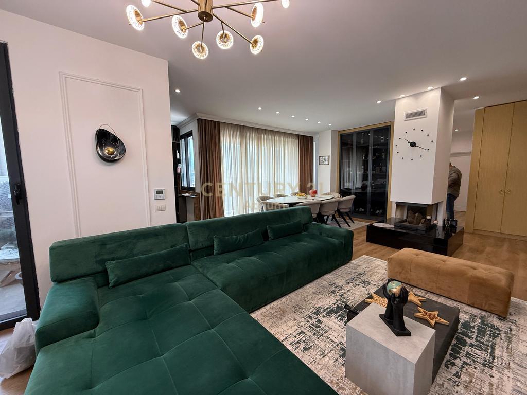 Vendesi appartamento 2+1+2+deposito+2 balconi nel complesso asl ! 300.000 €