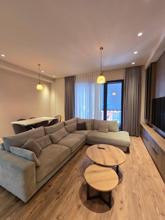 APARTAMENT LUKSOZ 2+1 ME QERA TE KOMPLEKSI DELIJORGJI