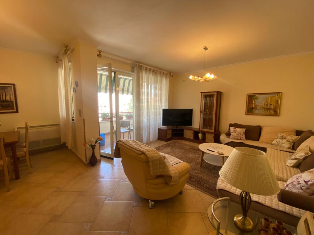 Jepet me qira apartament 3+1+2