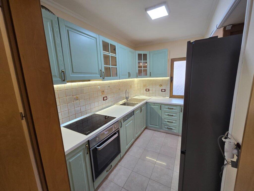 Jepet me Qira – Apartament 1+1 pranë ish-Stacionit të Trenit, Tiranë