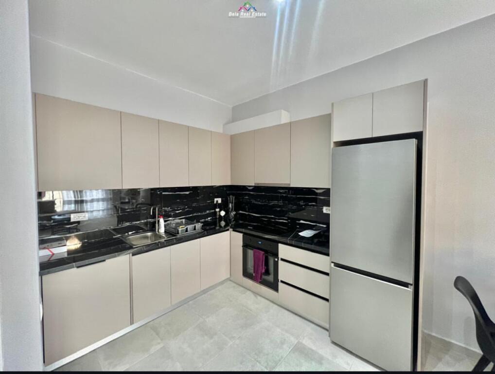 Affittiamo appartamento 2+1+2 con garage, Vicino a Brryli, Tirana‼️