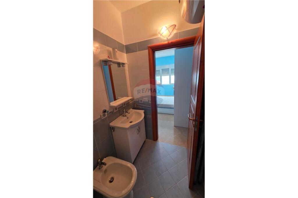 Apartament - Për Shitje - Rruga Reshat Osmani, Vlorë