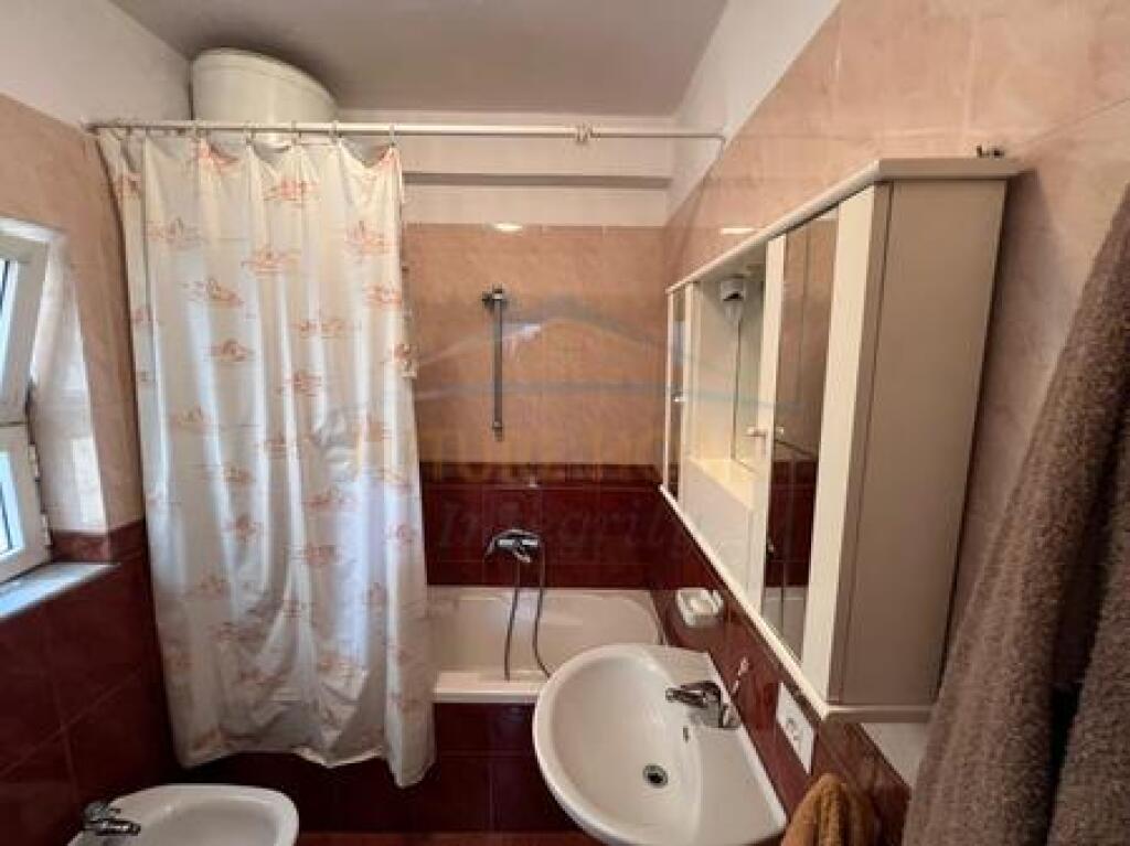 Shitet, Apartament 1+1, Pazari I Ri , Tiranë.
