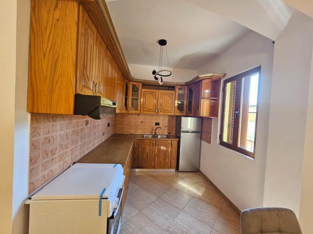 Apartament 2+1 per qera tek Siri Kodra!
