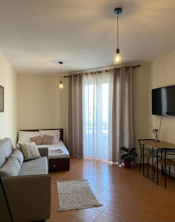 Garsoniere e Mobiluar per Qira te Rr.E Elbasanit ne zemer të Tiranës!