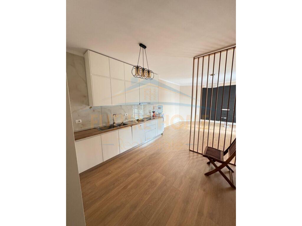 Vendesi Appartamento 2+1+2+Veranda, Linze.