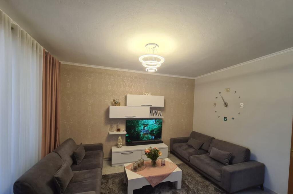 CASA IN AFFITTO - VIA KONGRESI MANASTIRIT, DI FRONTE ALLA SCUOLA ÇAJUPI,
