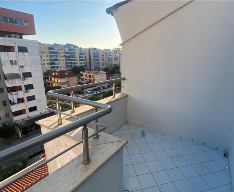 Te 2 Palmat, Astir Shitet apartament 2+1+2 tualete+2 Ballkone