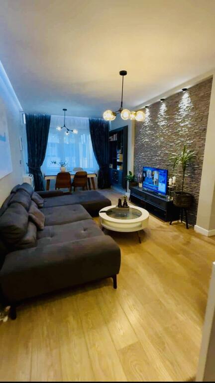 🏡 Shitet Apartament 2+1 – Kopshti Botanik