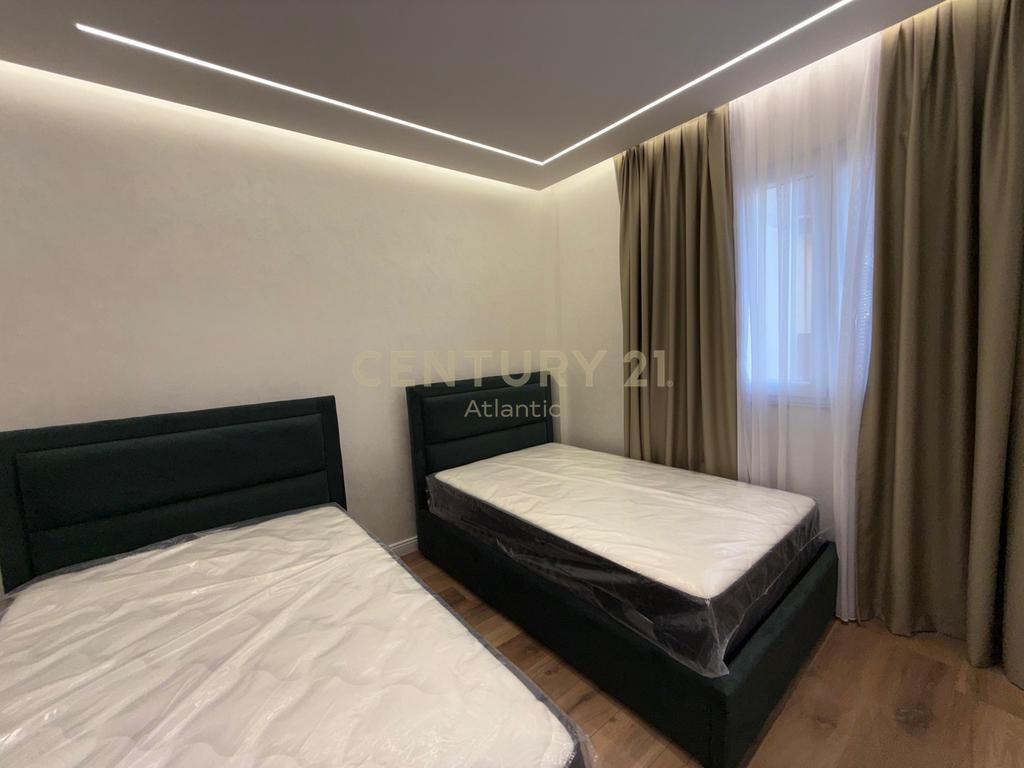 Apartament 2+1 Me Qira në Plazh, Stacioni i pare -Durrës!