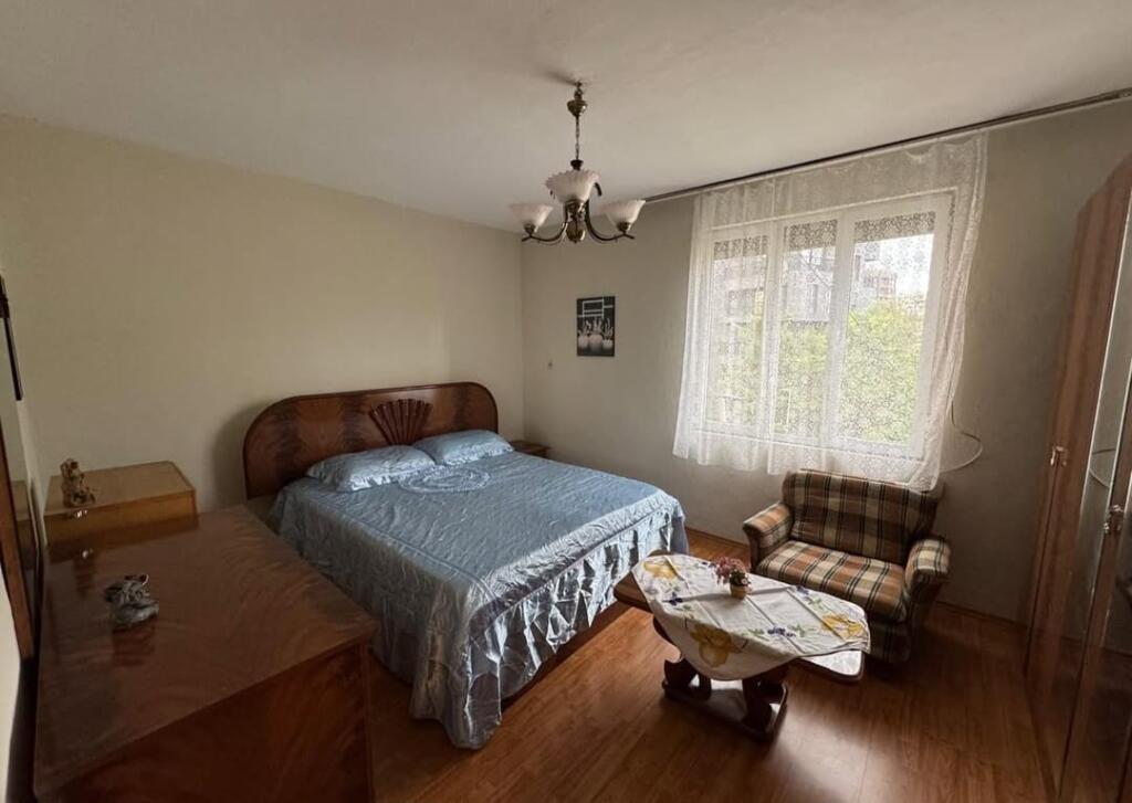 APARTAMENT ME QIRA 2+1+ANEKS -RRUGA "FADIL RADA" (PAZARI I RI)