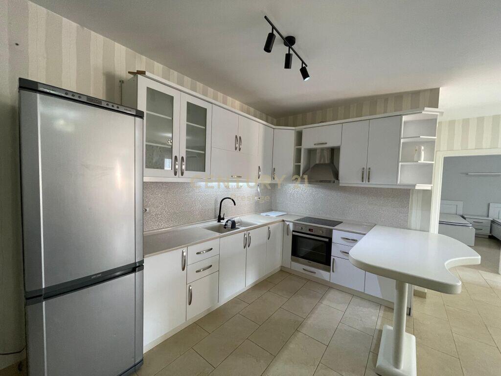 Jepet me qira apartament 2+1+2 tek Rruga e Elbasanit.