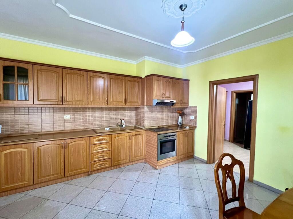 APARTAMENT 2+1+2 ME QIRA NE ASTIR