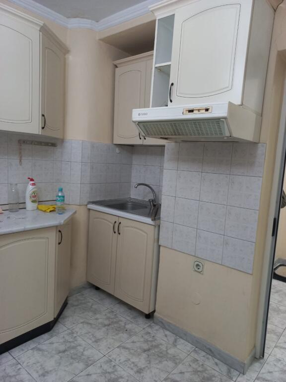 Jepet me qera apartament 2+1 Tek 21 dhjetori