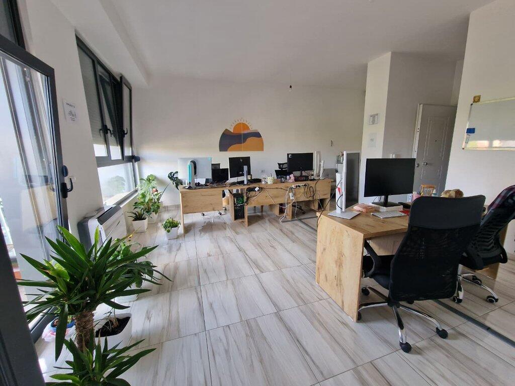 Ali Demi, Ambient Premium 251 m² – Ideal për Klinika, Zyrë Ekzekutive, Institucione Financiare!