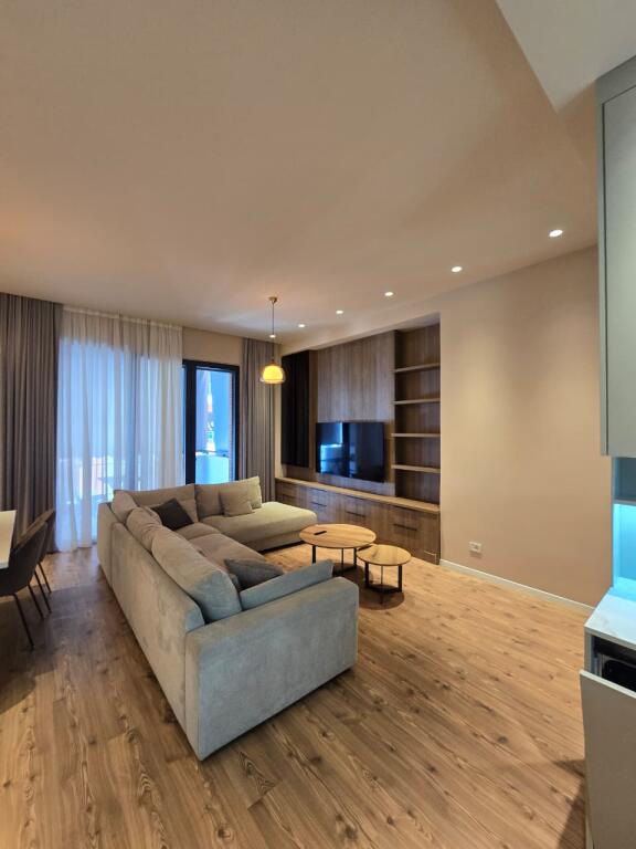 APARTAMENT LUKSOZ 2+1 ME QERA TE KOMPLEKSI DELIJORGJI