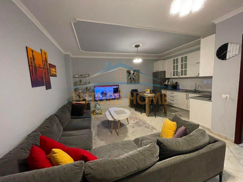 Jepet me qira 2+1 ASTIR VILA L 52.000 lekë