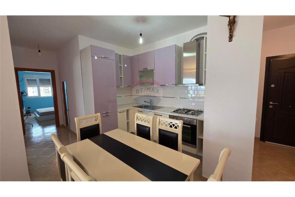 Apartament - Për Shitje - Rruga Reshat Osmani, Vlorë