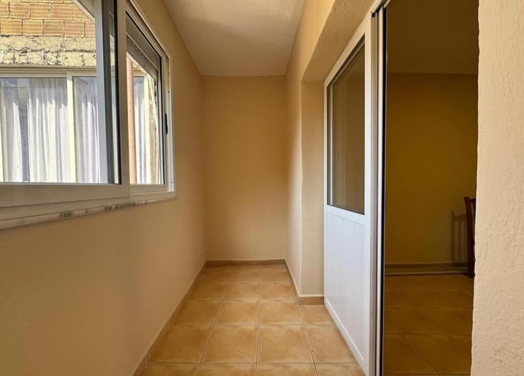 Shitet Apartament 1+1 ne Qender te Pazari i Ri.