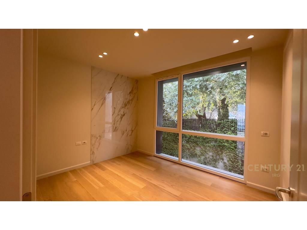 🏡 NË SHITJE – APARTAMENT LUKSOZ 3+1+2 pranë Pallatit të Brigadave