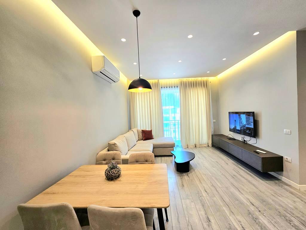 🏡 APARTAMENT 1+1 + POST PARKIMI NË LIQENIN E THATË – PRANË HOTEL RADISSON