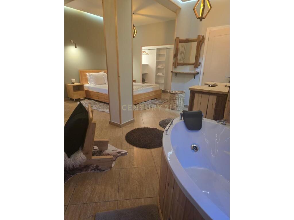 1.300 € /mese-Hotel in affitto a Voskopojë, Korçë