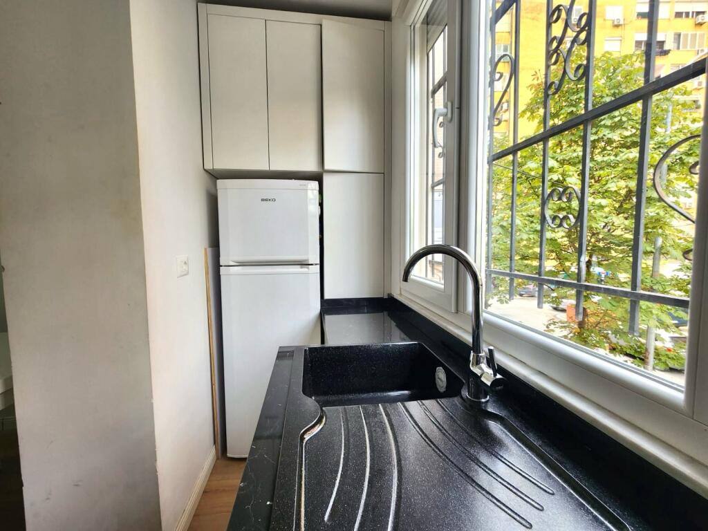 Me Qera: Apt 2+1 ( Petro Nini - Liqeni, Rr. Kosovareve ) K2, Pllt Ekzistues  | I Kompletuar || 550€/Muaj