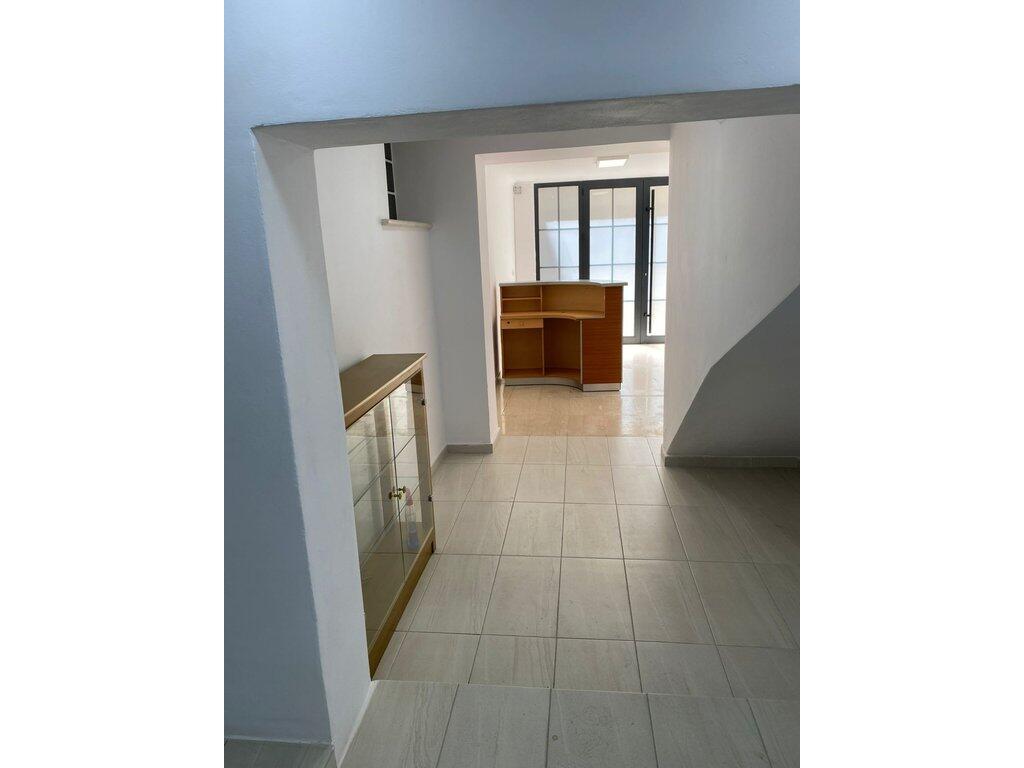 Rent, Business Premises+ Parking Spot, Tirana Center