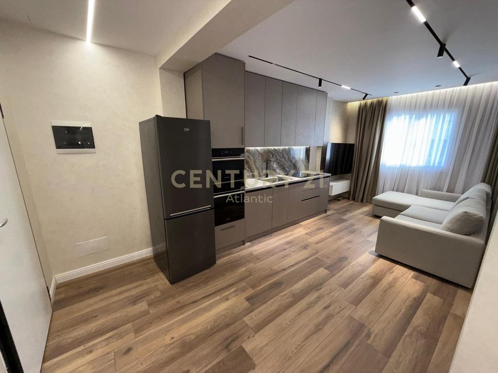 Apartament 2+1 Me Qira në Plazh, Stacioni i pare -Durrës!