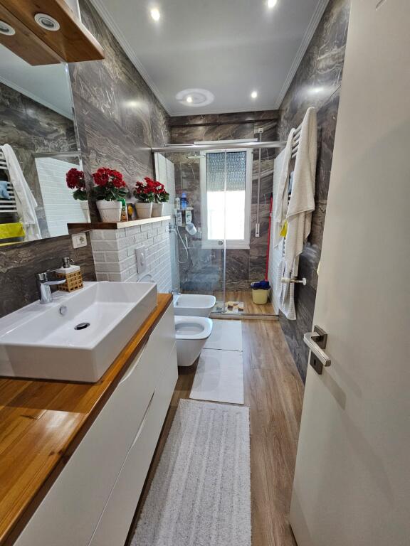 📢 Jepet me Qira Apartament Premium 2+1+2 tek Kompleksi Simakom, Unaza e Re