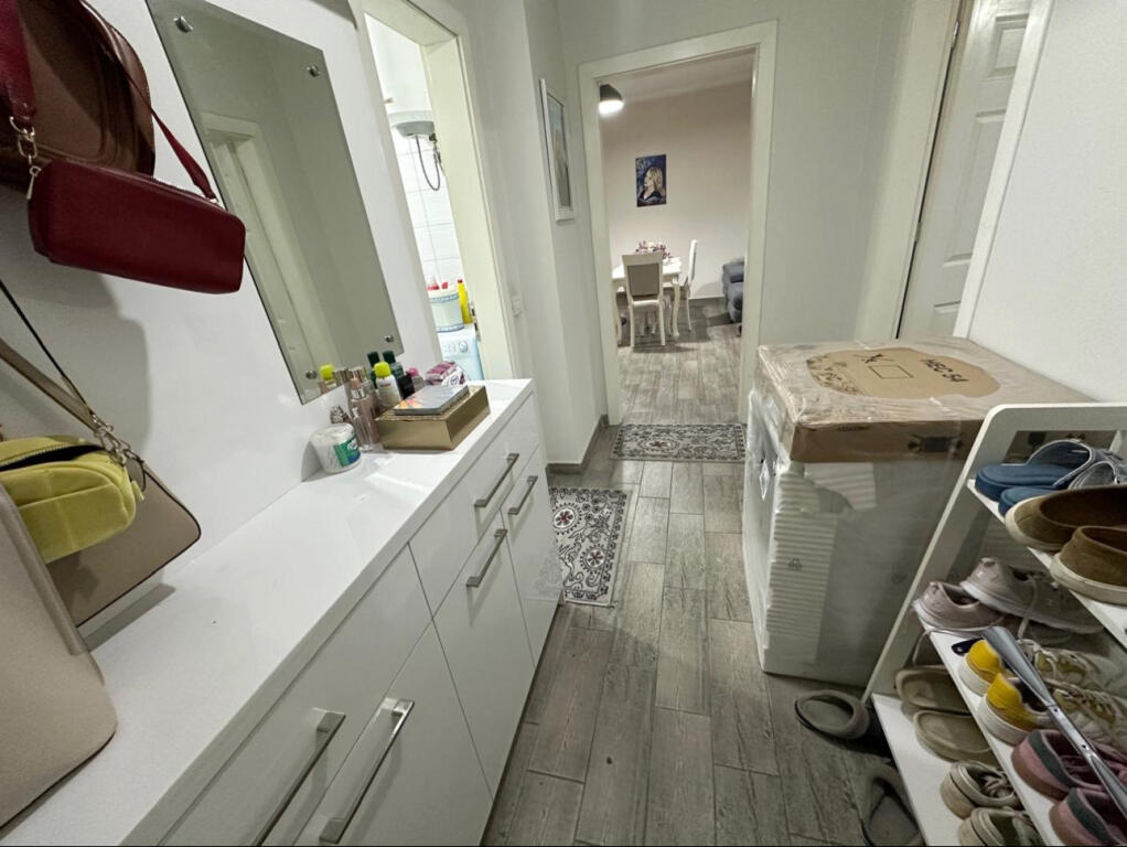 APARTAMENT 1+1  PER QIRA TEK RRUGA E DIBRES PRANE SPITALIT AMERIKAN 2 (QSUT)