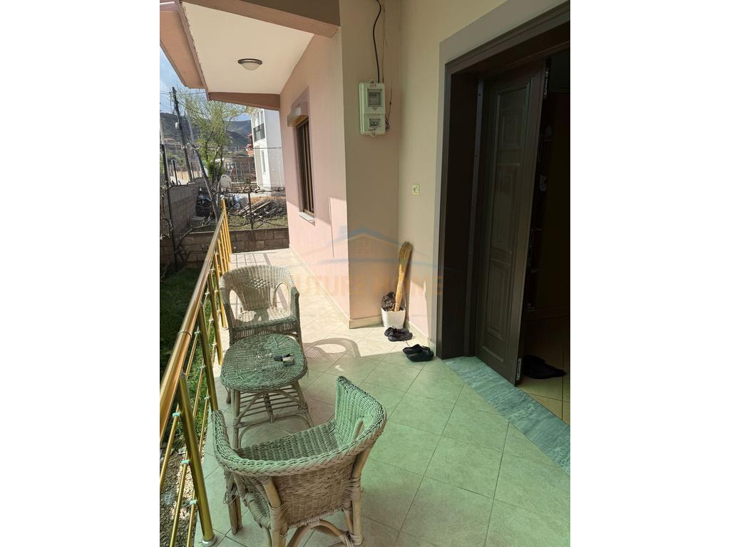 In vendita, villa su 2 piani, Quartiere 1, Pogradec
