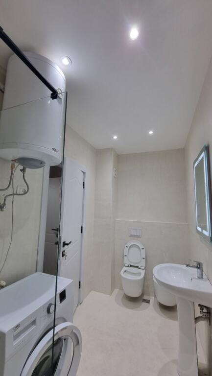 Jepet Me Qera Apartament 1+1+1 Ballkon
