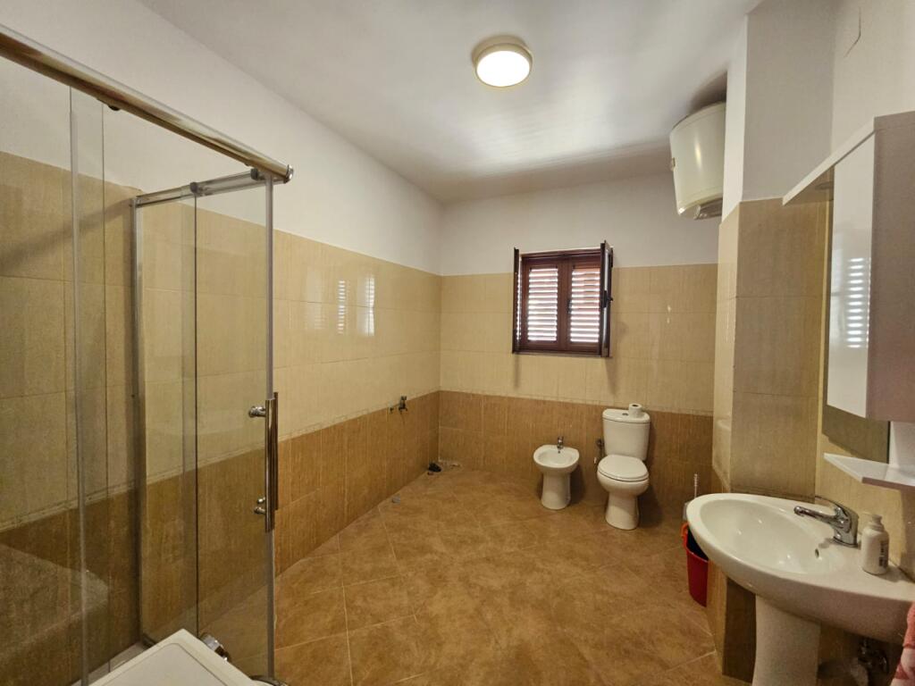 Apartament 2+1 per qera tek Siri Kodra!
