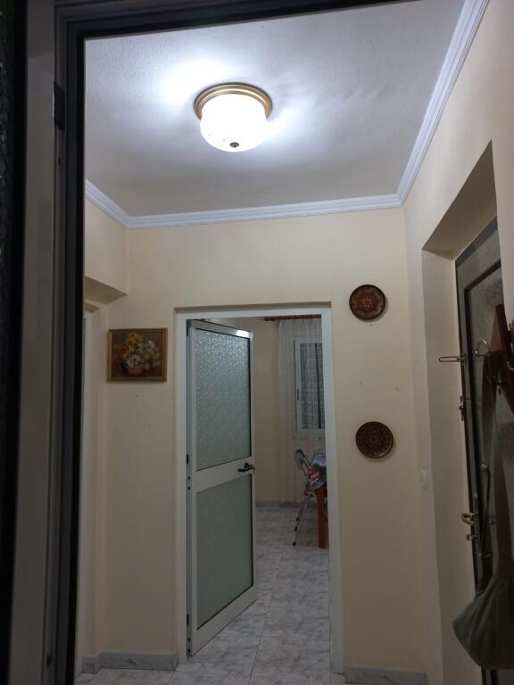 Jepet me qera apartament 2+1 Tek 21 dhjetori