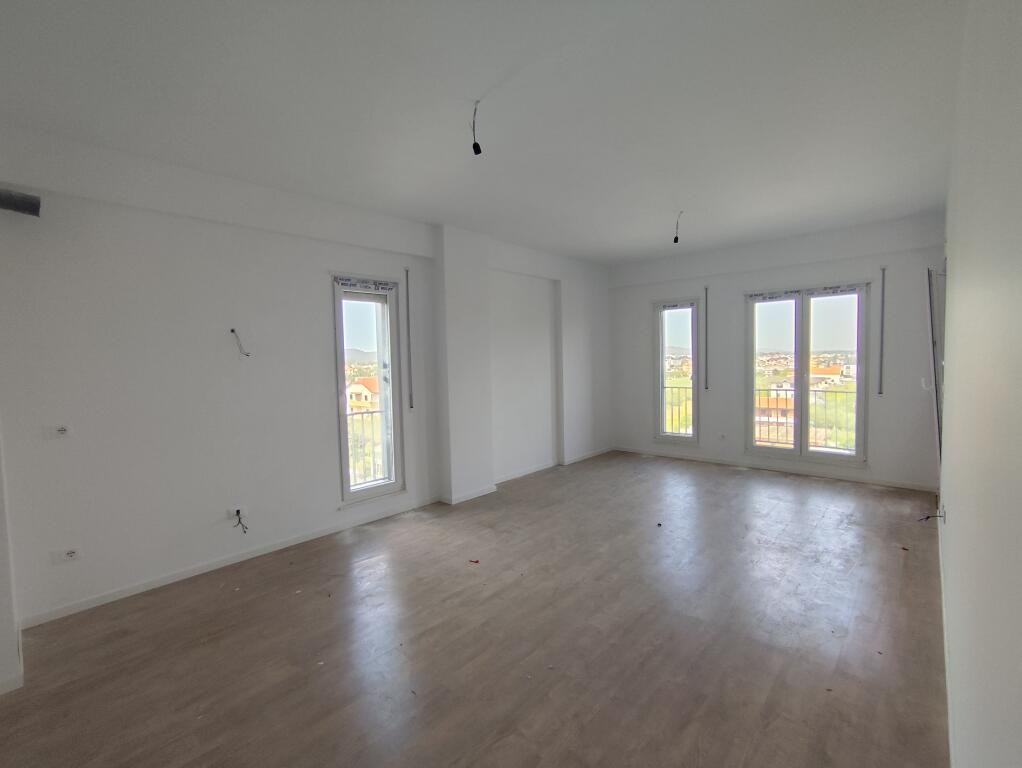 Shitet Apartament 2+1+2 - Kamez, Pajtoni