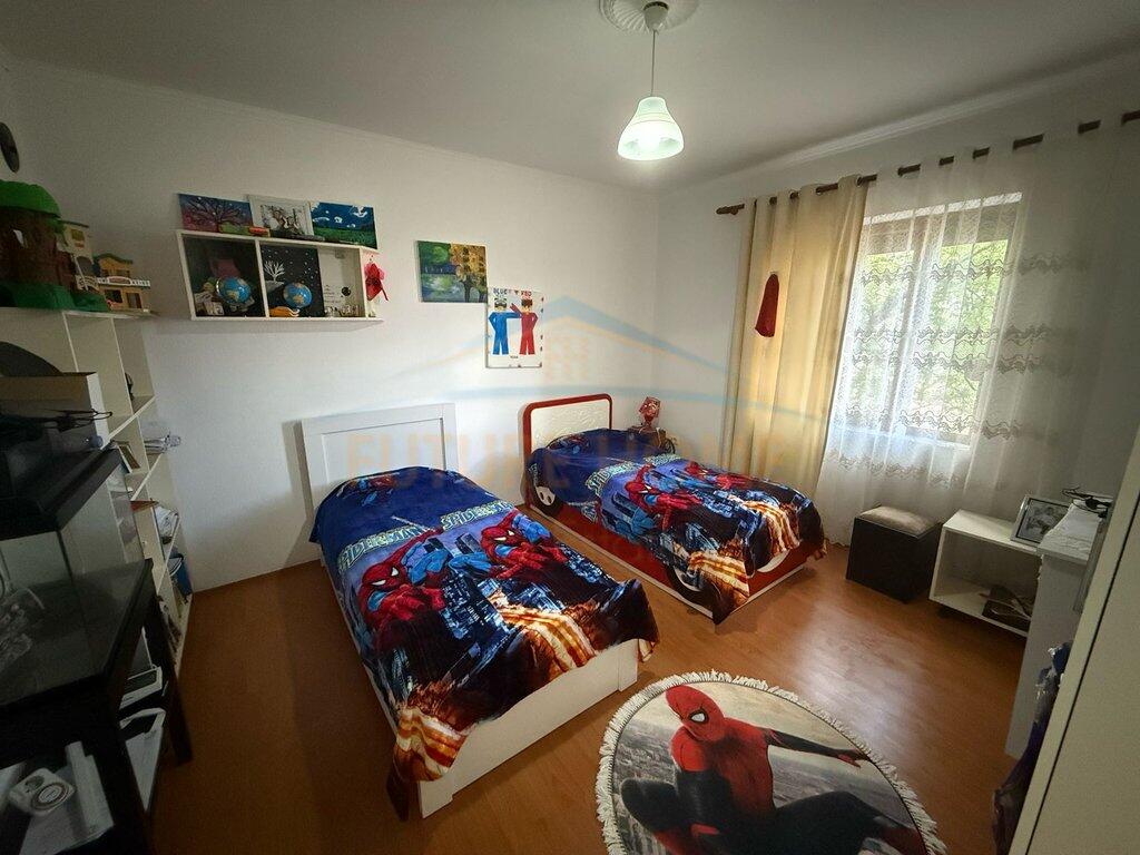 In vendita, villa su 2 piani, Quartiere 1, Pogradec