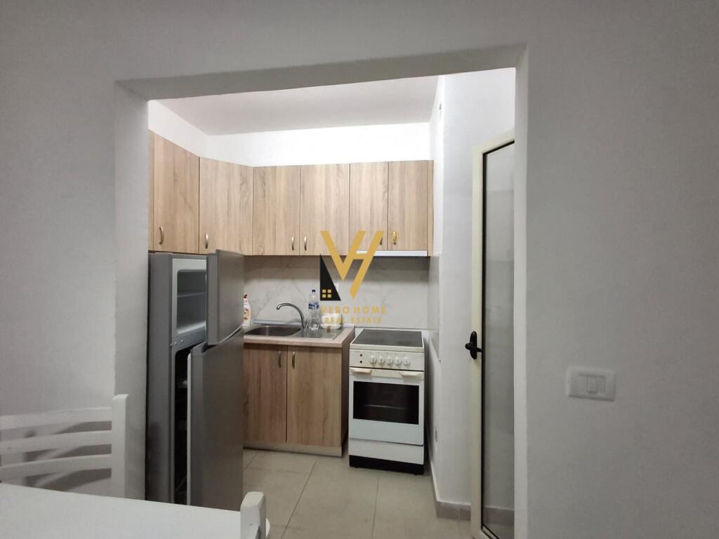 JEPET APARTAMENT 1+1 ME QERA NE LAPRAKE 400 EURO