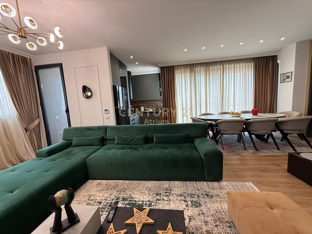 Vendesi appartamento 2+1+2+deposito+2 balconi nel complesso asl ! 300.000 €
